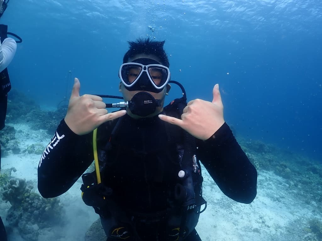 Park Jaehyeong scuba diving